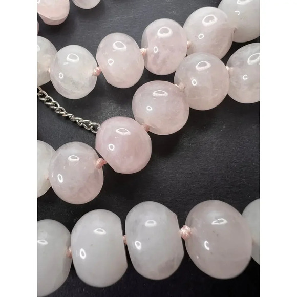 Rose quartz knotted bead necklace with lobster clasp - Picture 7 of 11